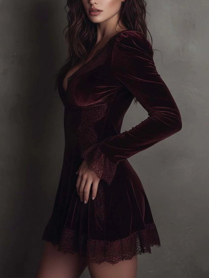Lola | Mini Robe Velours Bordeaux Bordée de Dentelle
