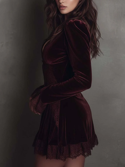 Lola | Mini Robe Velours Bordeaux Bordée de Dentelle